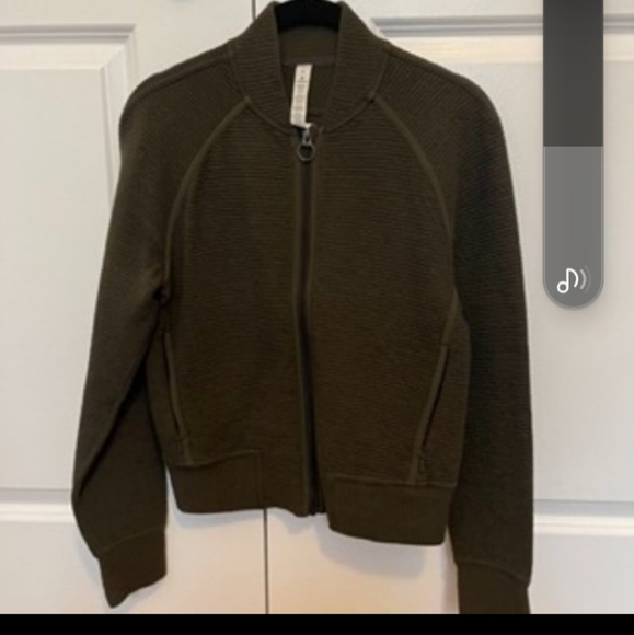 NWOT!! 🍋  Lululemon Jacket  size 4 - Picture 5 of 7